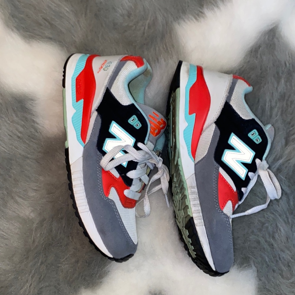 CUSTOMIZED NEW BALANCE SNEAKERS.